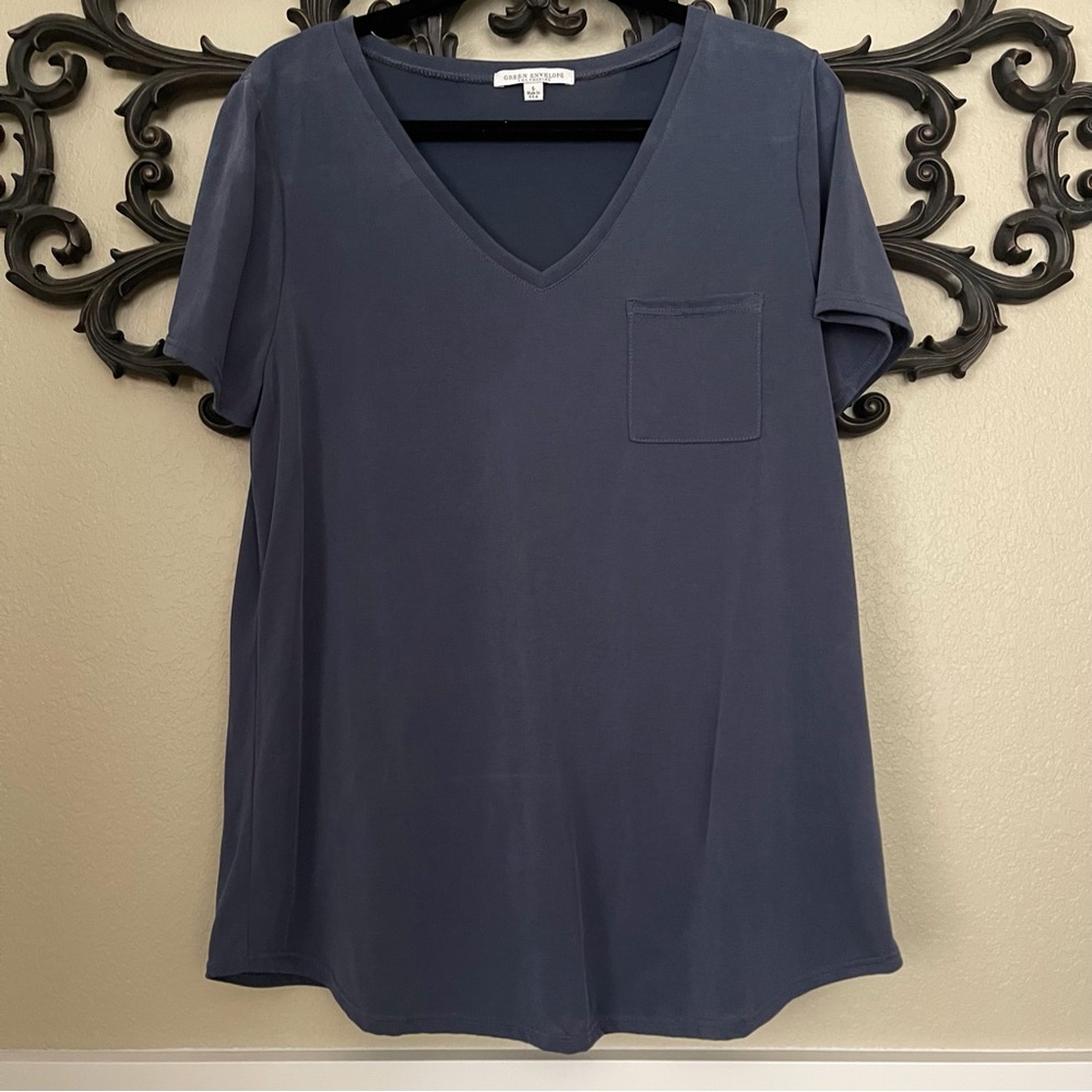 Green Envelope Short Sleeve V-Neck Top Sz L - Picture 2 of 11